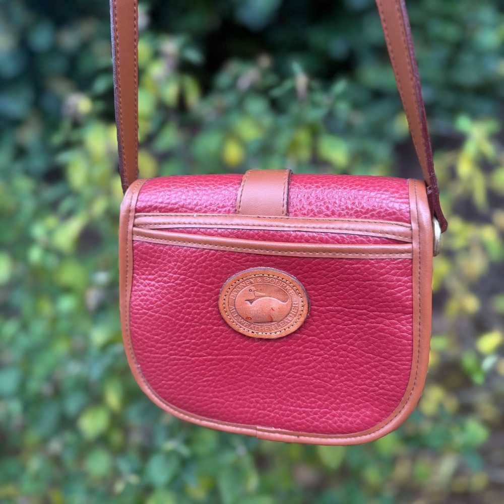 Dooney & Bourke Vintage Tack Bag Leather Red Tan Crossbody Pre Tag - Picture 2 of 9